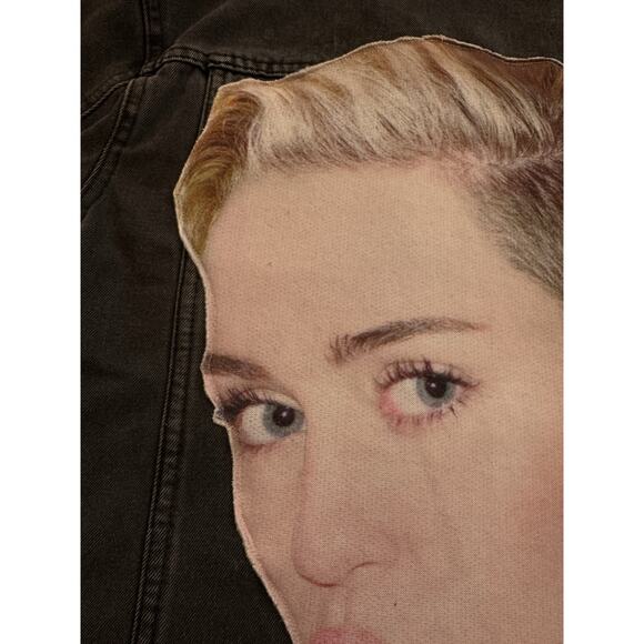 MILEY CYRUS Bangerz Y2K Upcycled Retro Black Distressed Denim Jacket Size M - Picture 13 of 14